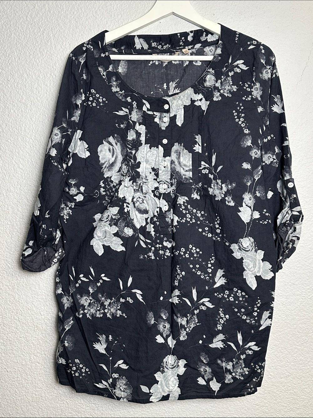 Soft Surroundings Tuberosa Tunic Top Gray Floral Roll Tab Blouse Cotton Large